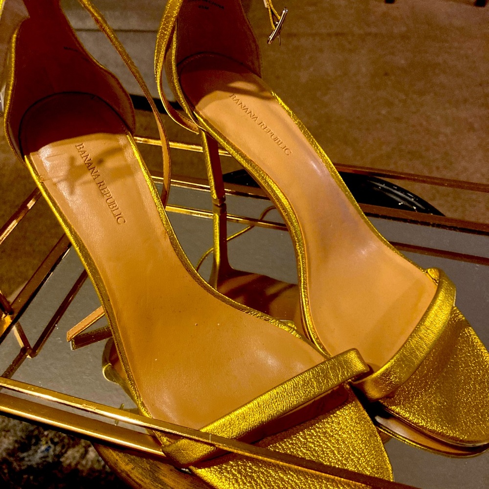 Gold open toe size 9.5 Banana republic